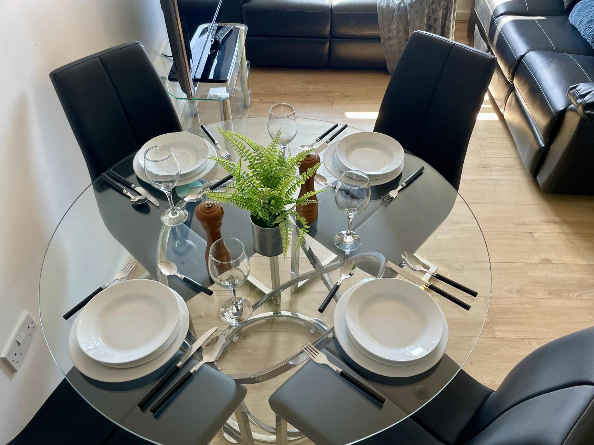 Hk Life Serviced Apartment , City Centre سويندون المظهر الخارجي الصورة