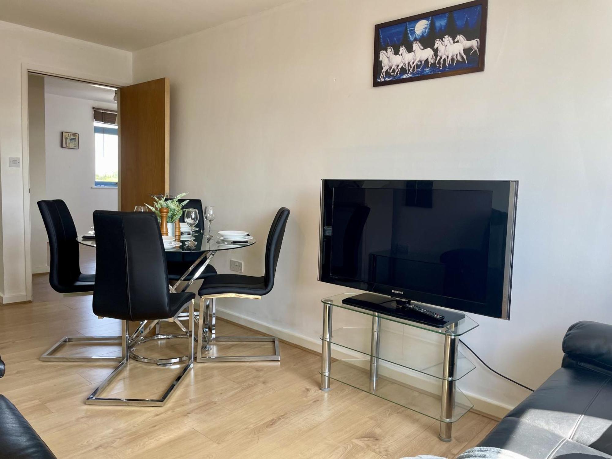 Hk Life Serviced Apartment , City Centre سويندون المظهر الخارجي الصورة