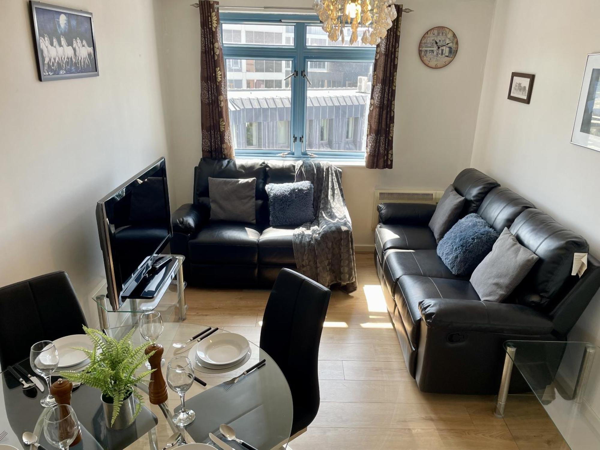 Hk Life Serviced Apartment , City Centre سويندون المظهر الخارجي الصورة