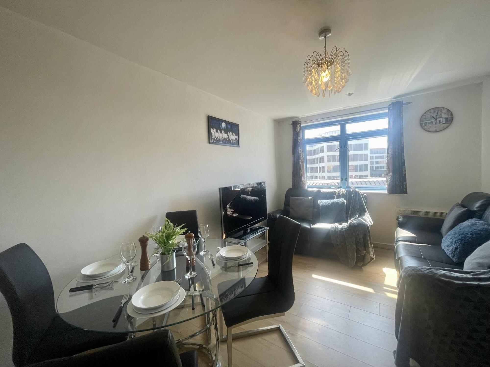 Hk Life Serviced Apartment , City Centre سويندون المظهر الخارجي الصورة