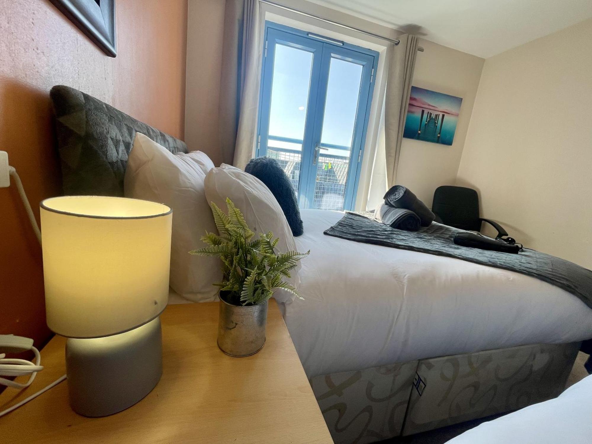 Hk Life Serviced Apartment , City Centre سويندون المظهر الخارجي الصورة