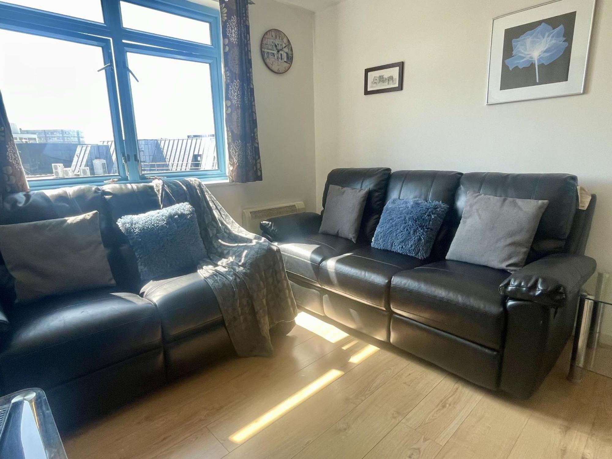 Hk Life Serviced Apartment , City Centre سويندون المظهر الخارجي الصورة