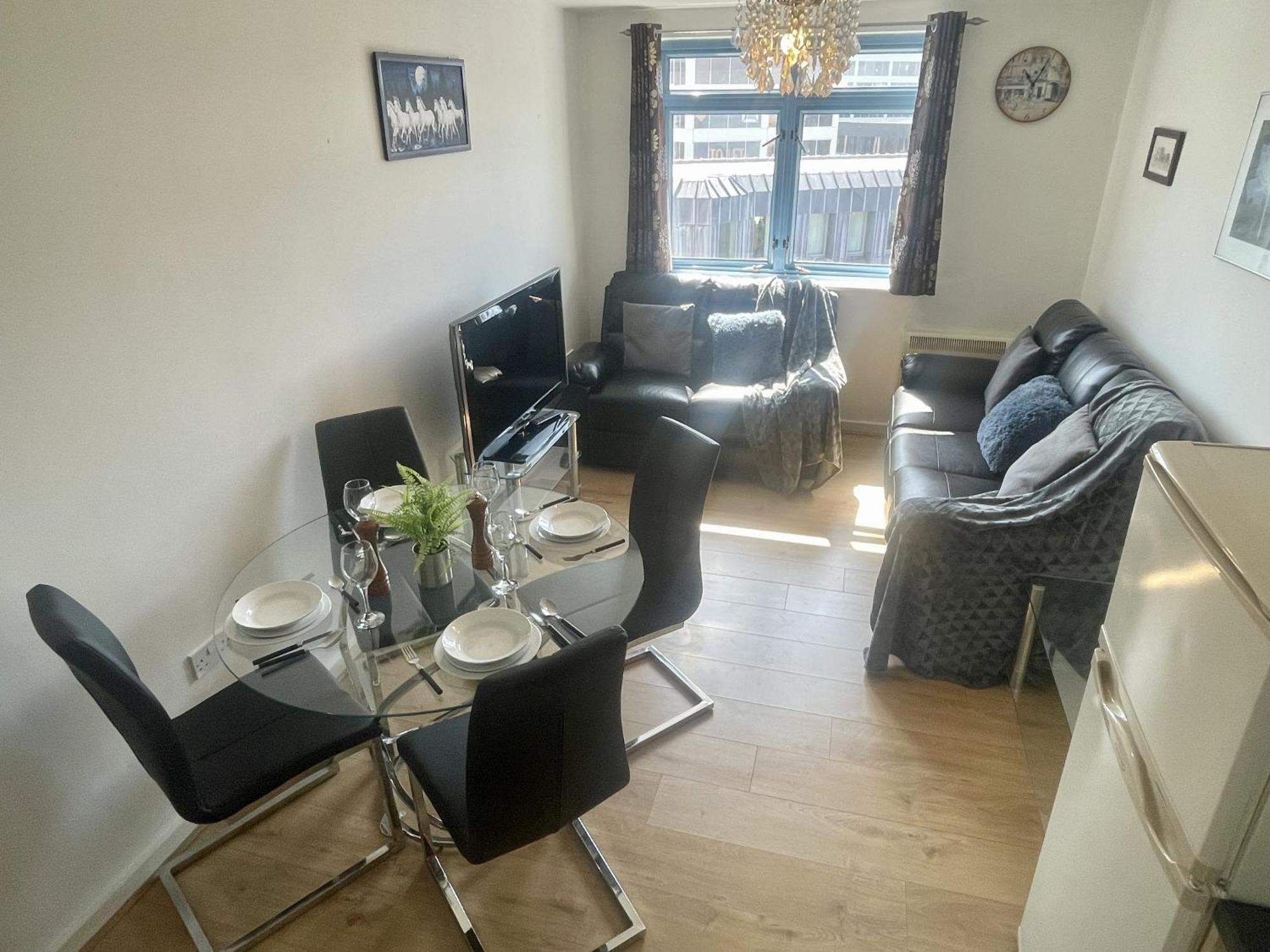 Hk Life Serviced Apartment , City Centre سويندون المظهر الخارجي الصورة