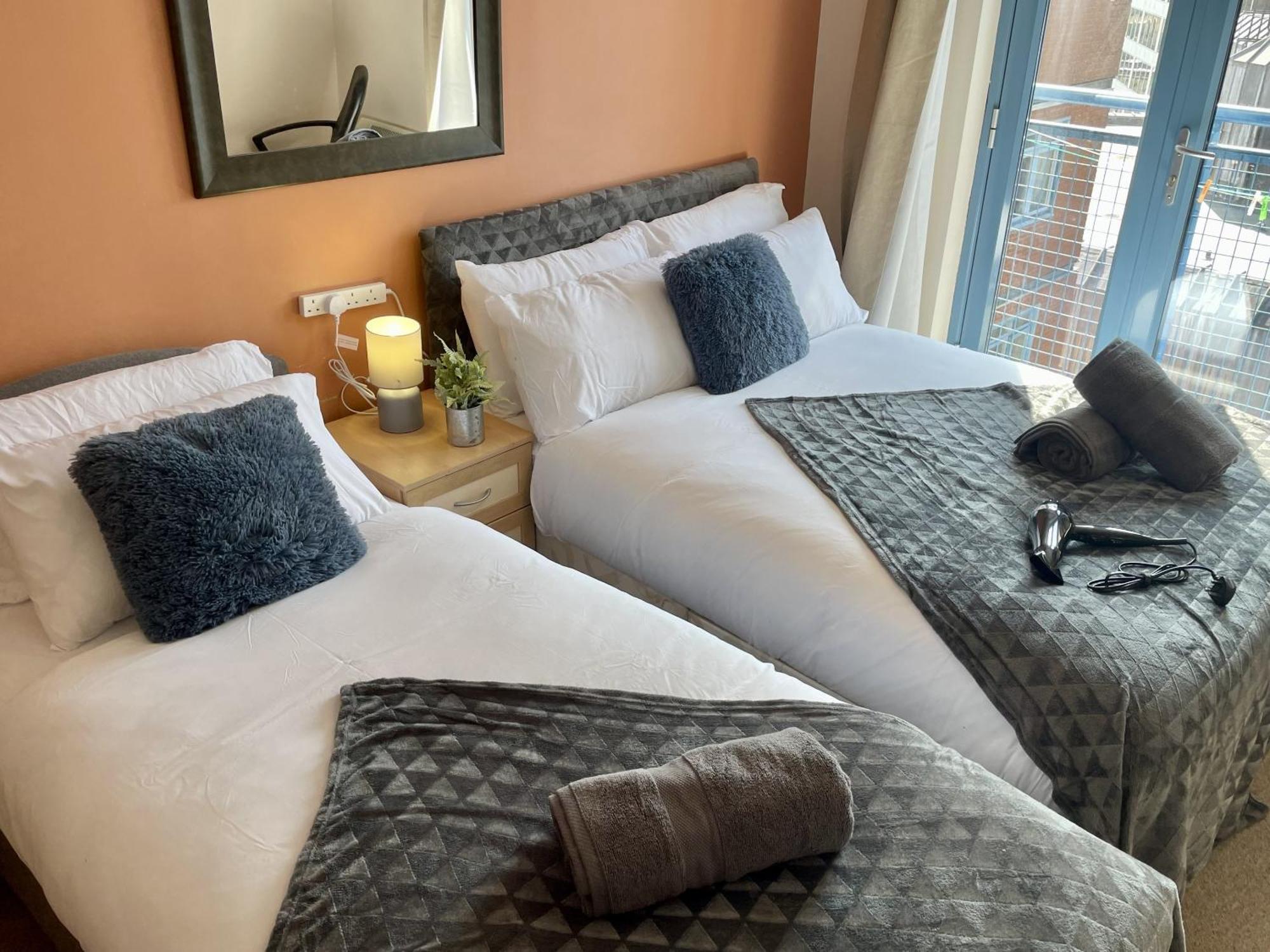 Hk Life Serviced Apartment , City Centre سويندون المظهر الخارجي الصورة