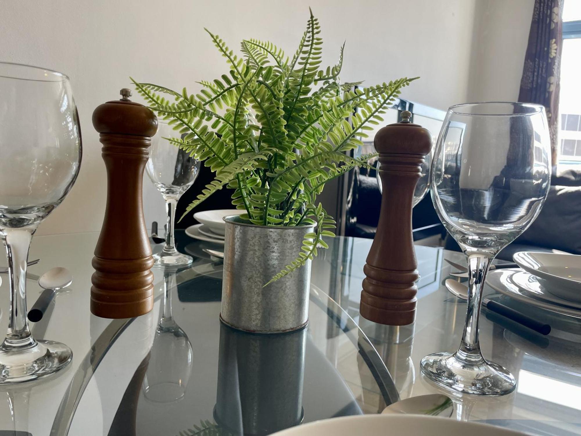Hk Life Serviced Apartment , City Centre سويندون المظهر الخارجي الصورة