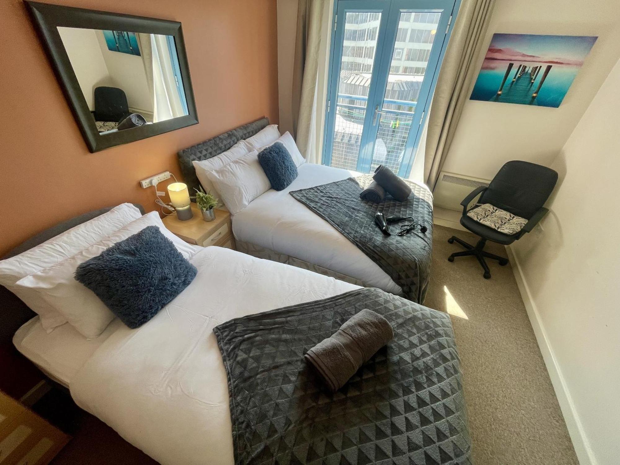 Hk Life Serviced Apartment , City Centre سويندون المظهر الخارجي الصورة