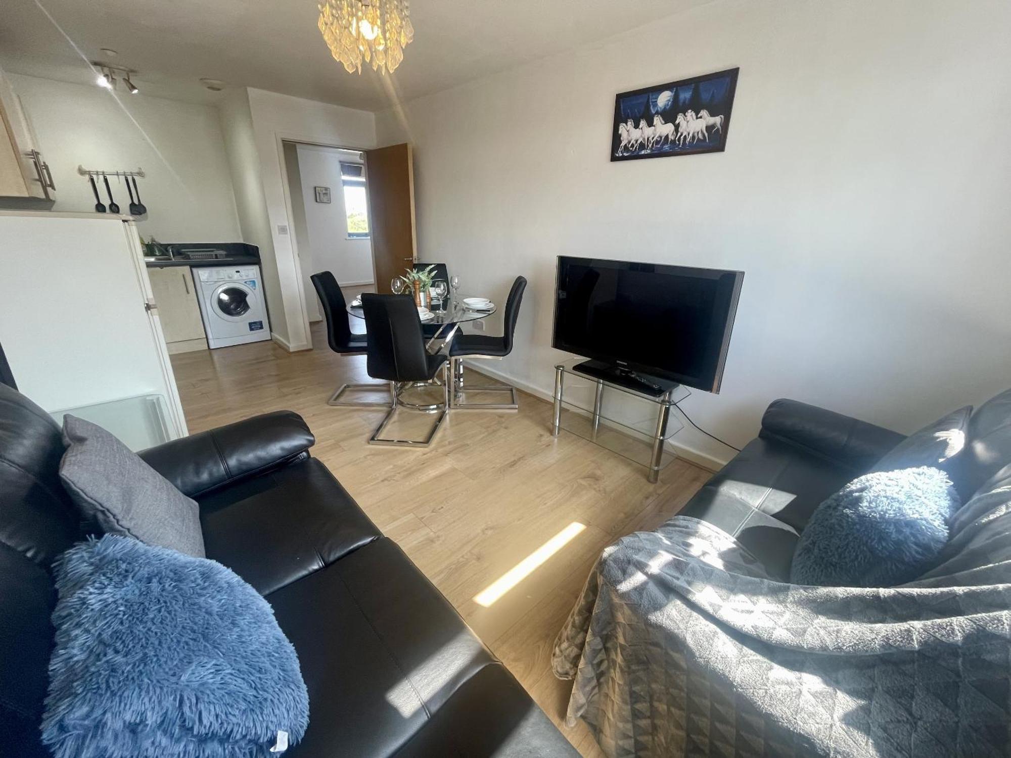 Hk Life Serviced Apartment , City Centre سويندون المظهر الخارجي الصورة