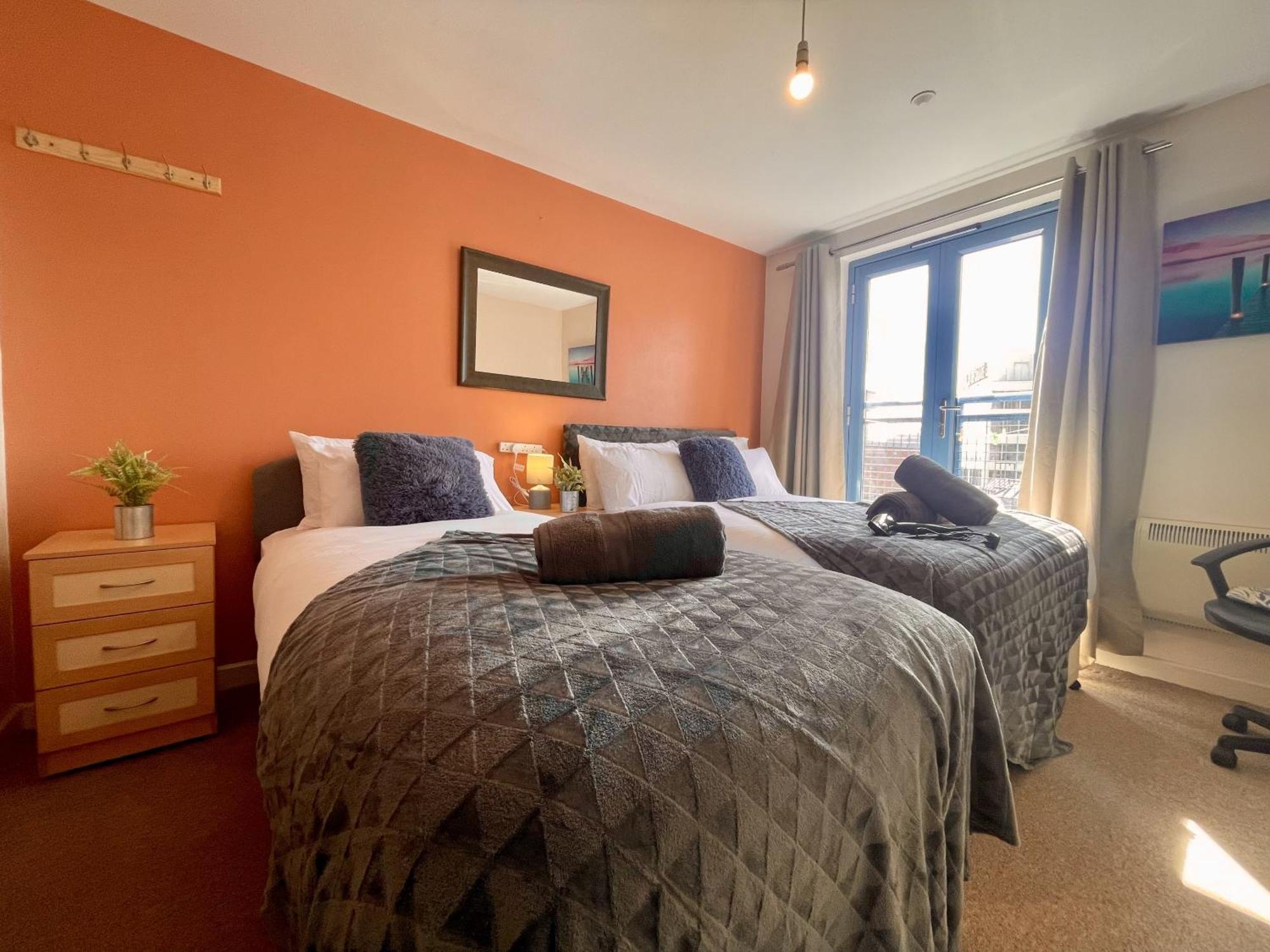 Hk Life Serviced Apartment , City Centre سويندون المظهر الخارجي الصورة